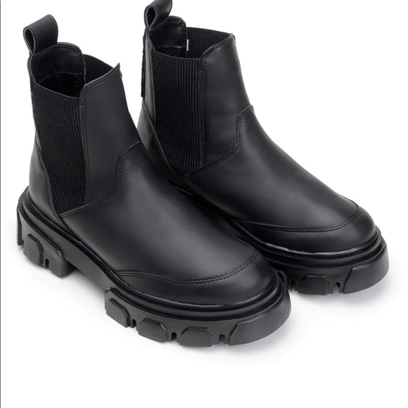 Farm Rio Chelsea Boots! Brand new in original box, never worn. - Picture 5 of 6